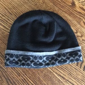 Coach Signature C knit beanie